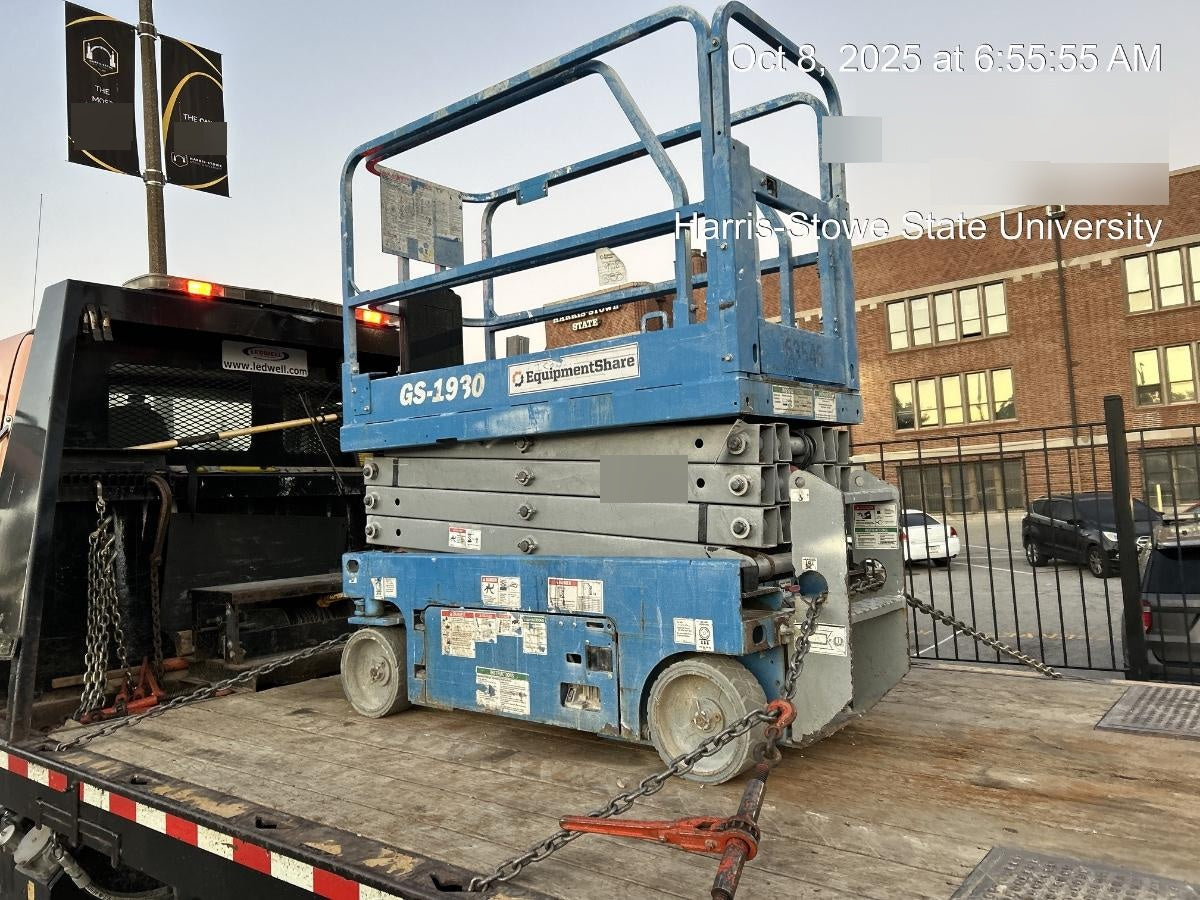2020 Genie GS-1930 Solid Non Marking Tires, Beacon, Folding rails with half height swing gate