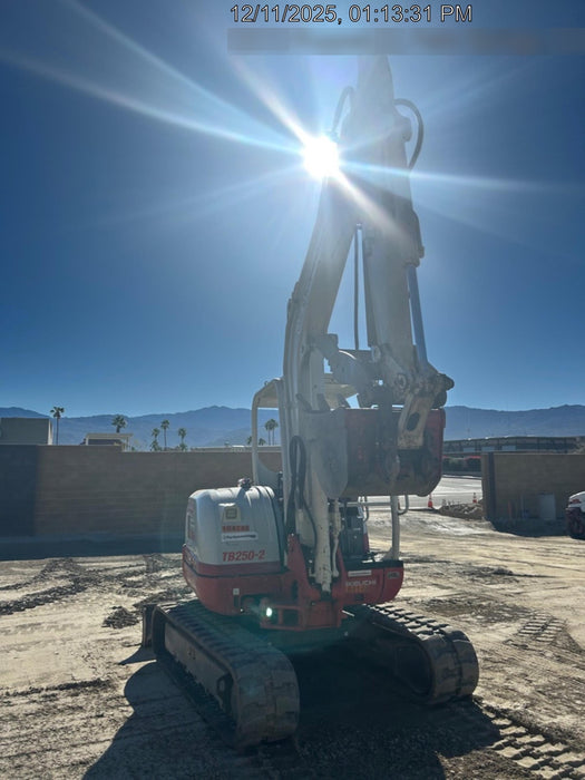 2021 TAKEUCHI TB250-2R