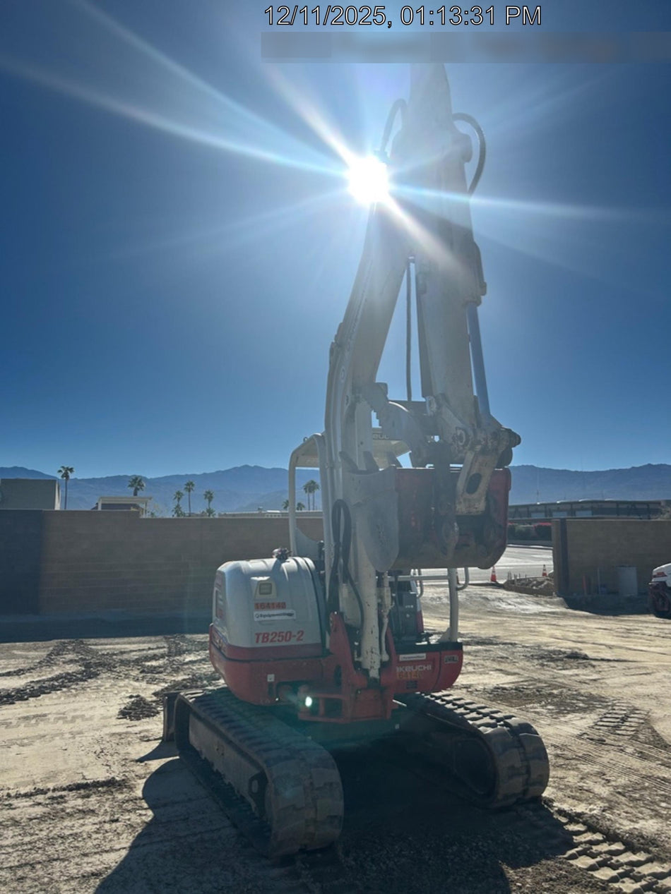 2021 TAKEUCHI TB250-2R