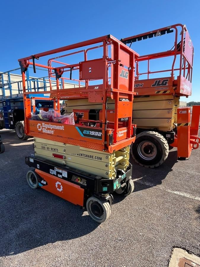 2025 JLG ES1932