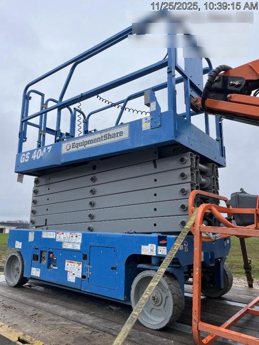 2019 Genie GS-4047 Folding rails with half height swing gate