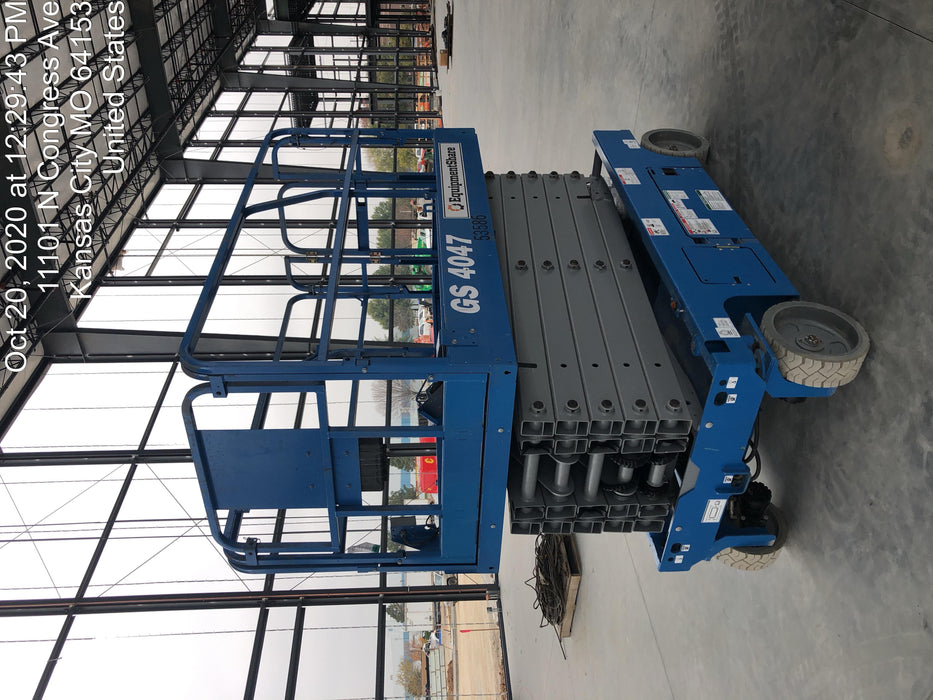2019 Genie GS-4047 Folding rails with half height swing gate