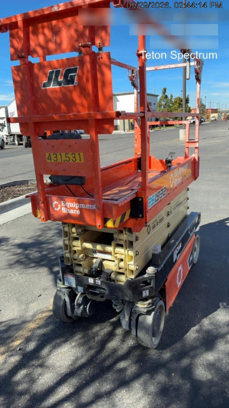 2024 JLG ES1932