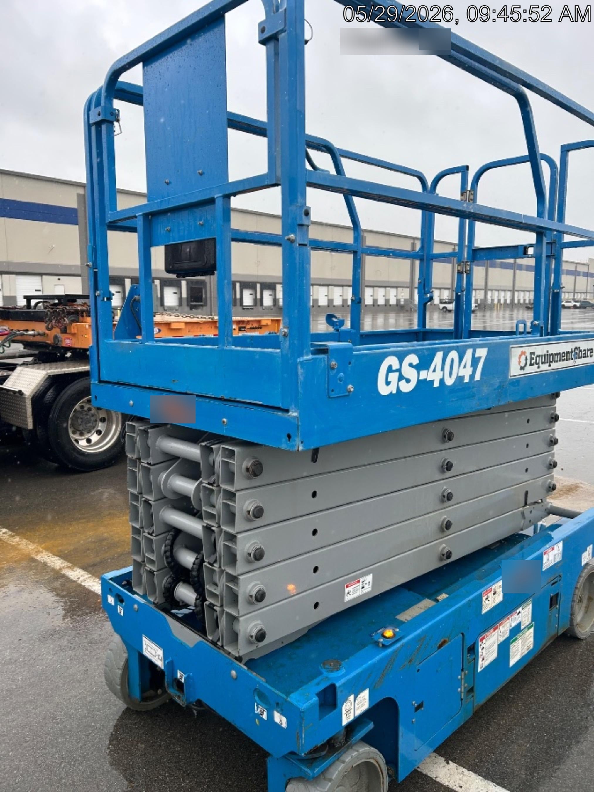 2019 Genie GS-4047 Folding rails with half height swing gate