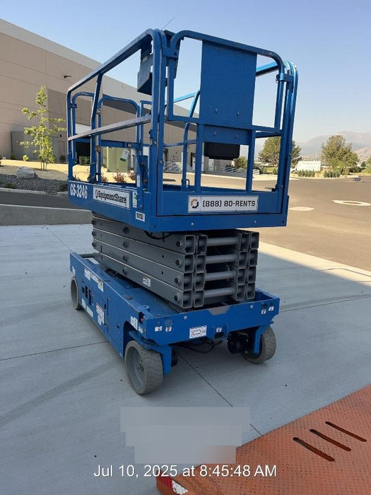 2020 Genie GS-3246 Standard, Folding full height swing gate, 800W Inverter