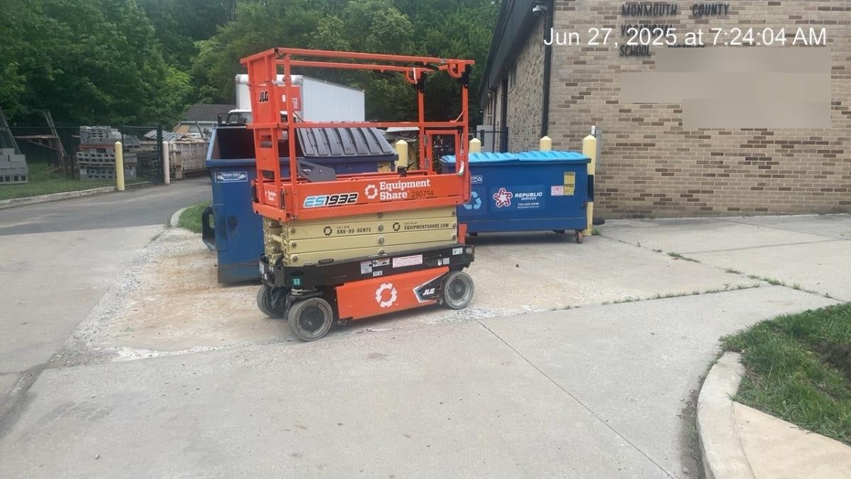 2022 JLG ES1932