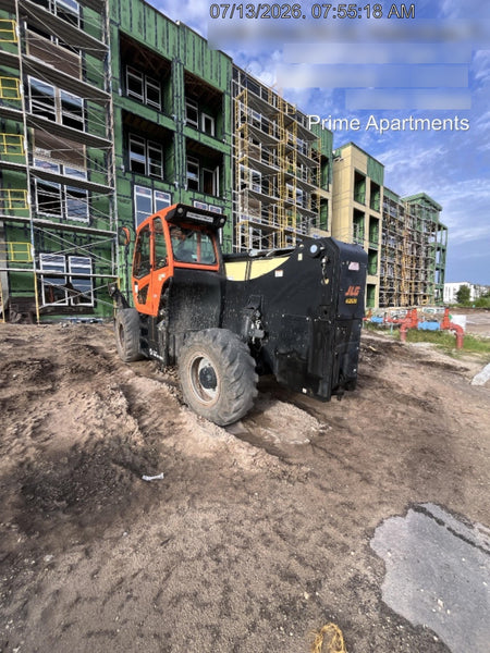 2023 JLG 1075