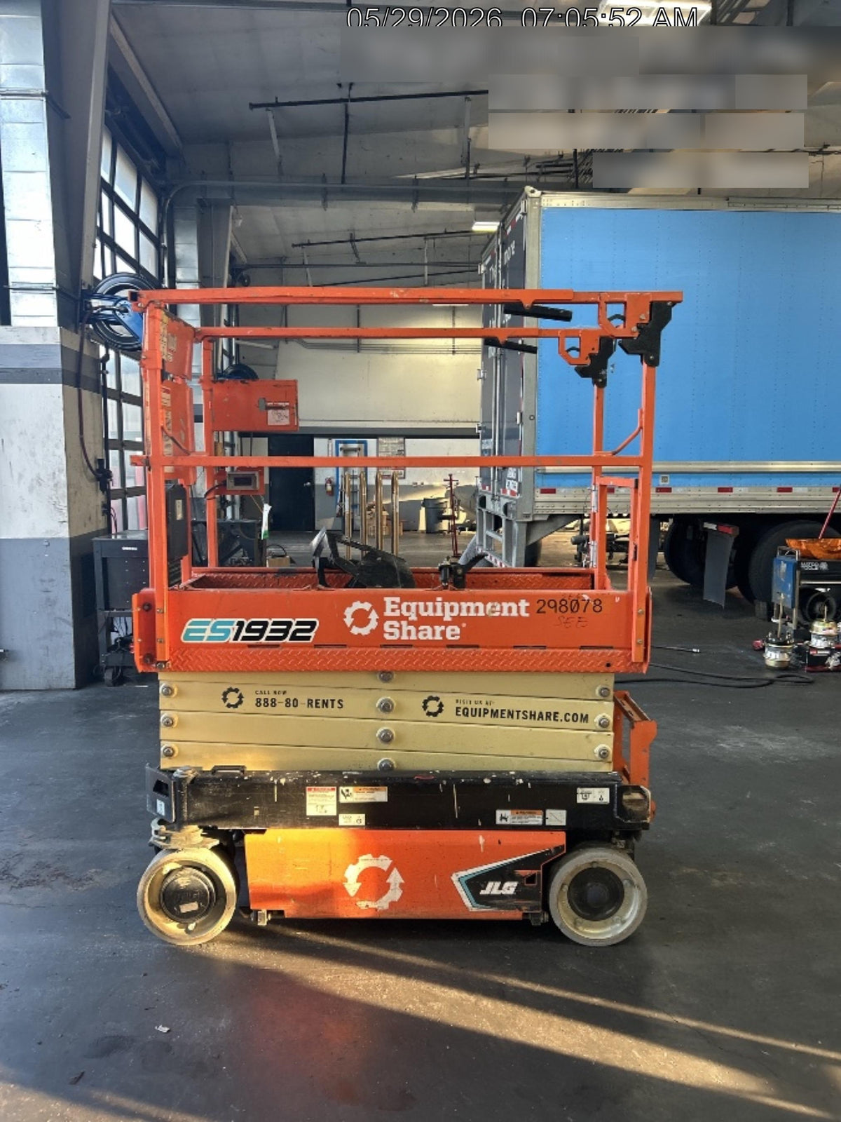 2023 JLG ES1932
