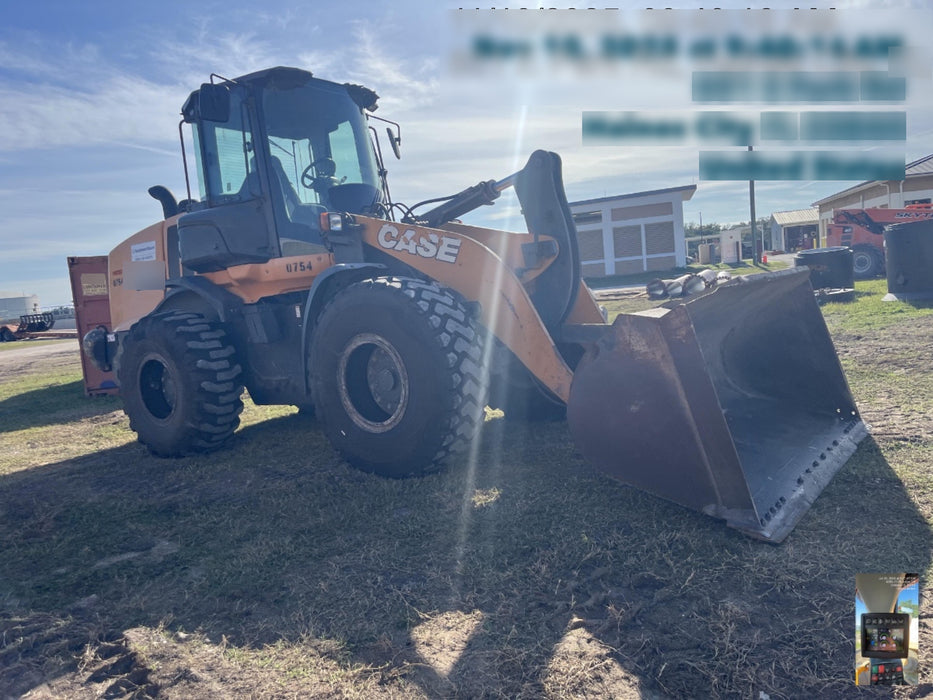 2017 Case 621G CLOSED CAB, JRB 416 STYLE HYD COUPLER
