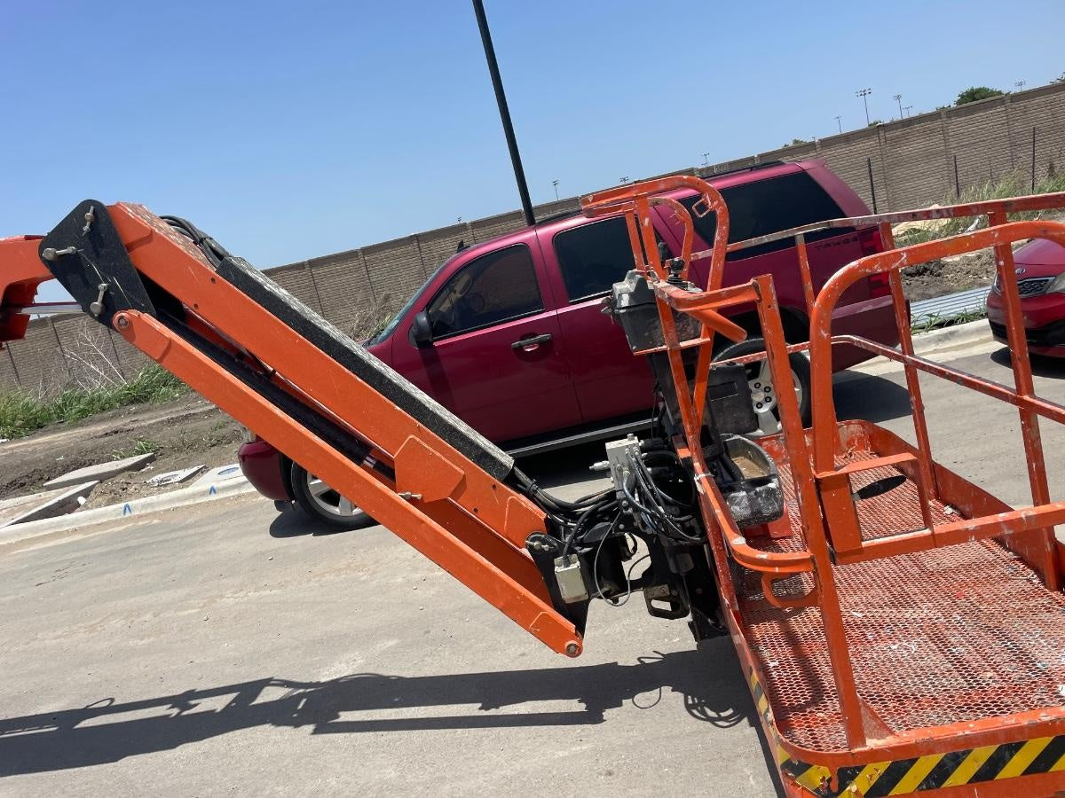 2022 JLG 860SJ