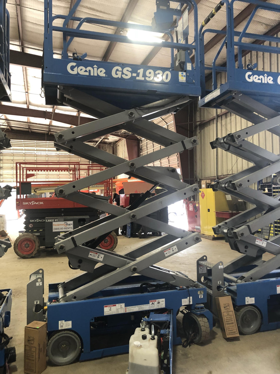 2017 Genie GS-1930 Genie GS-1930 Lift w/Fixed Rail and Chain Entry