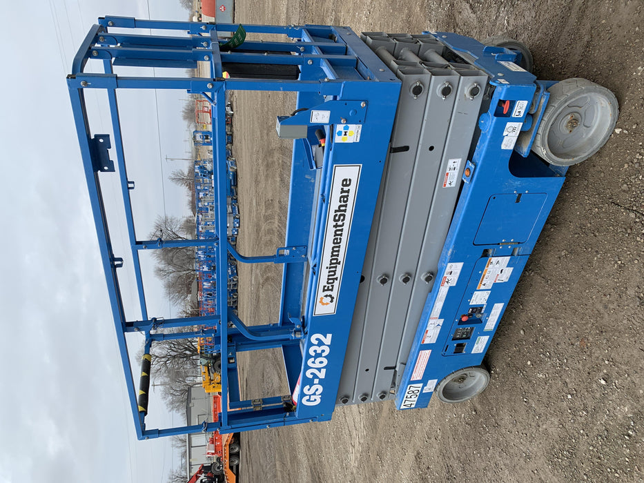 2019 Genie GS-2632 Folding rails with half height swing gate