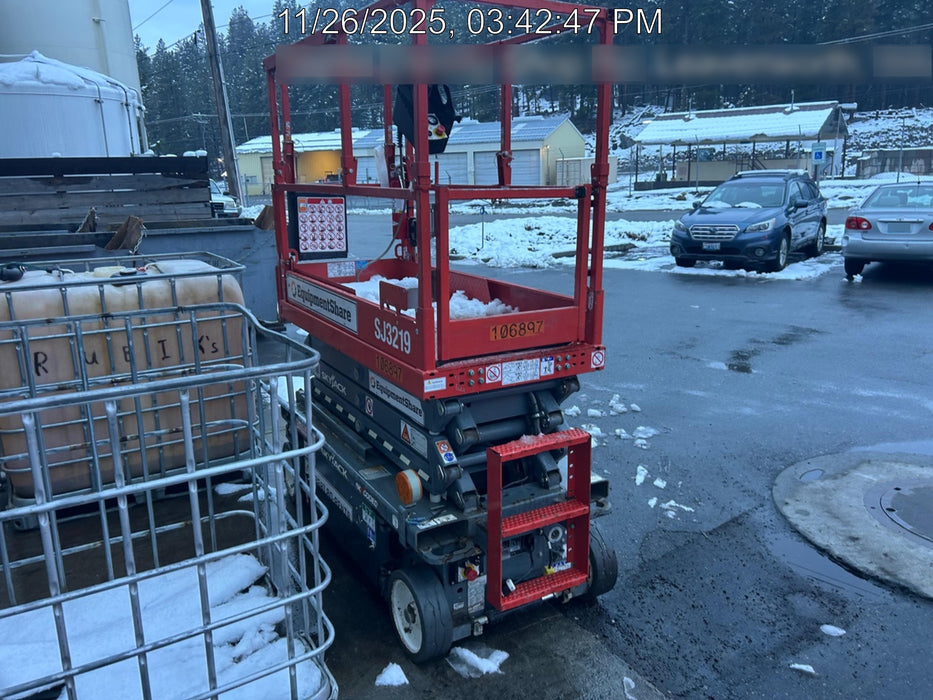 2020 Skyjack SJIII-3219 Solid NM Tires, Half height spring hinged entry gate, Dual Beacons, 800W Inverter