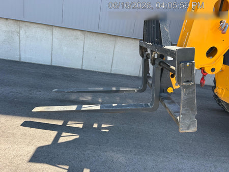 2022 JCB 510-56