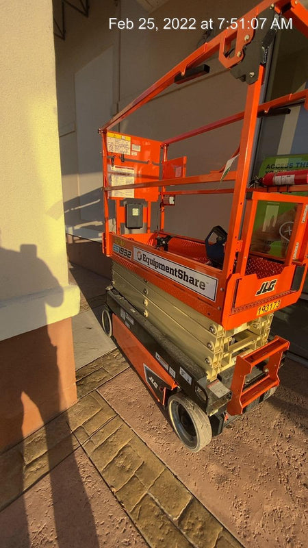 2021 JLG ES1932