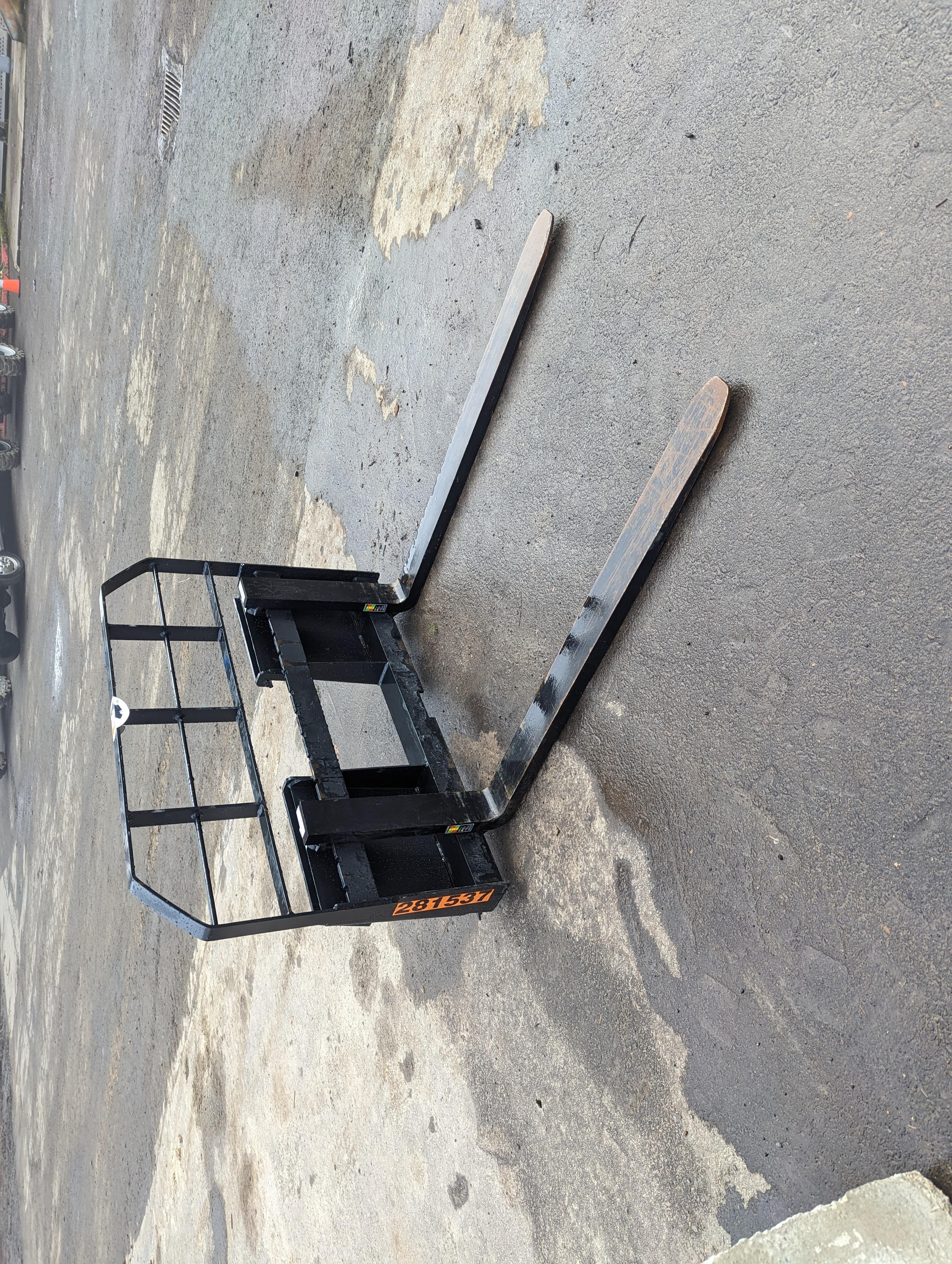 2022 ARROW MATERIAL HANDLING 48" Pallet Forks - Arrow