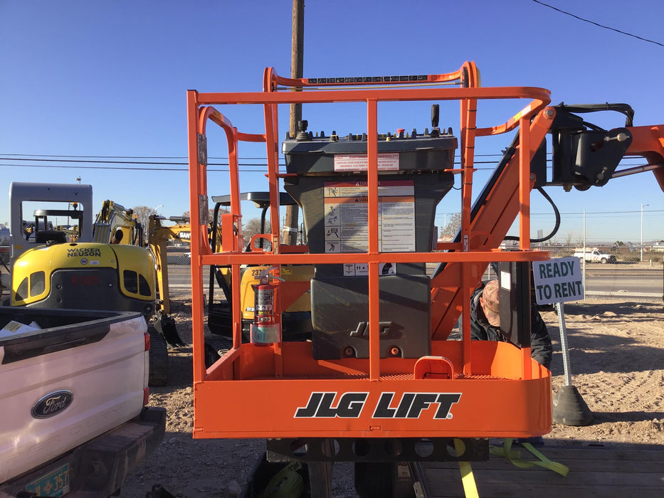 2019 JLG E300AJP