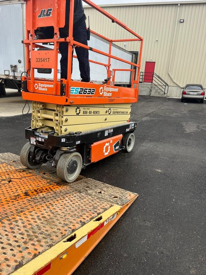 2023 JLG ES2632