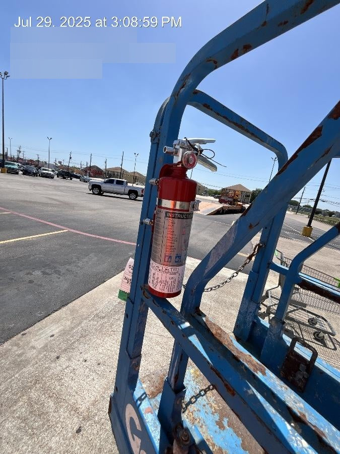 2017 Genie GS-1930 Genie GS-1930 Lift w/Fixed Rail and Chain Entry