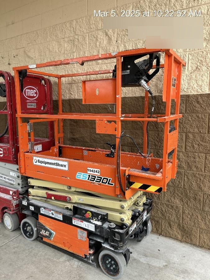 2021 JLG ES1330L
