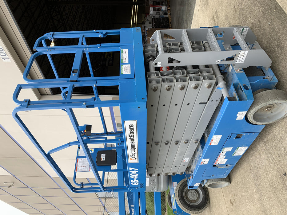 2019 Genie GS-4047 Folding rails with half height swing gate