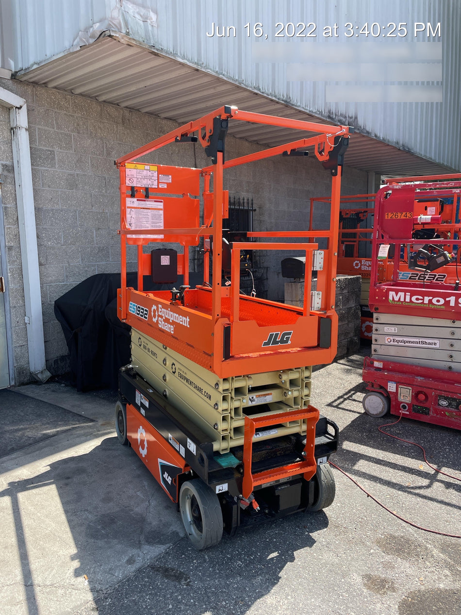 2022 JLG ES1932