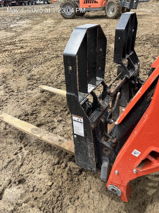 2022 TAKEUCHI 48" Pallet Forks - Takeuchi