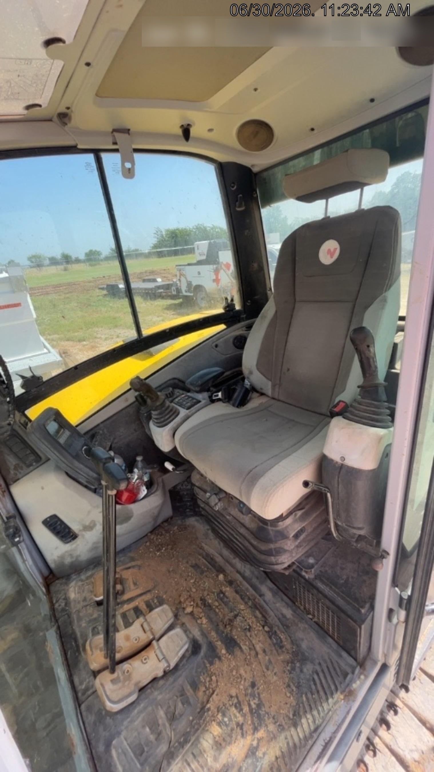 Wacker Neuson ET90 Enclosed Cab, Hybrid Tracks, Long Dipperstick, Bucket