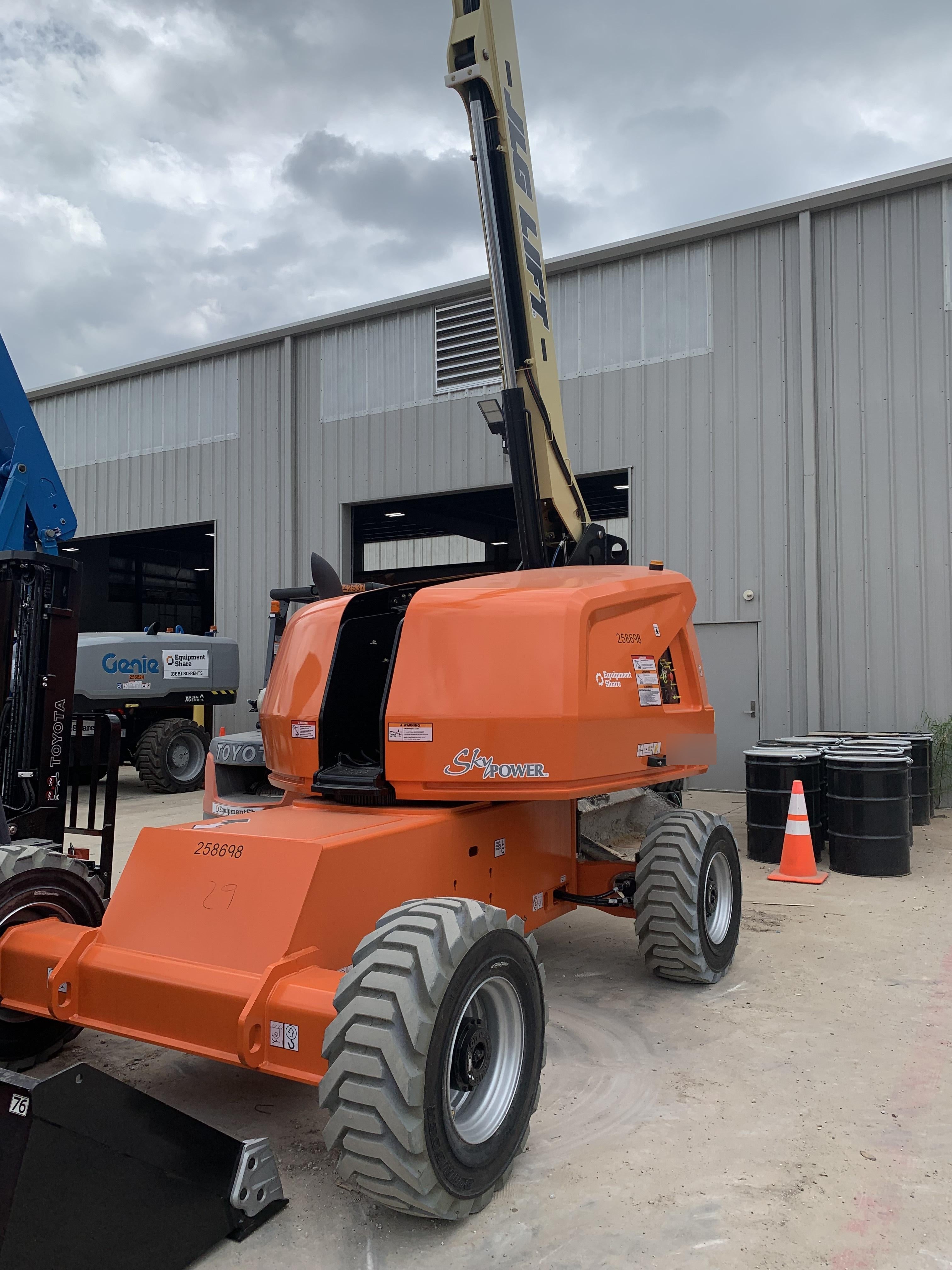 2022 JLG 460SJ