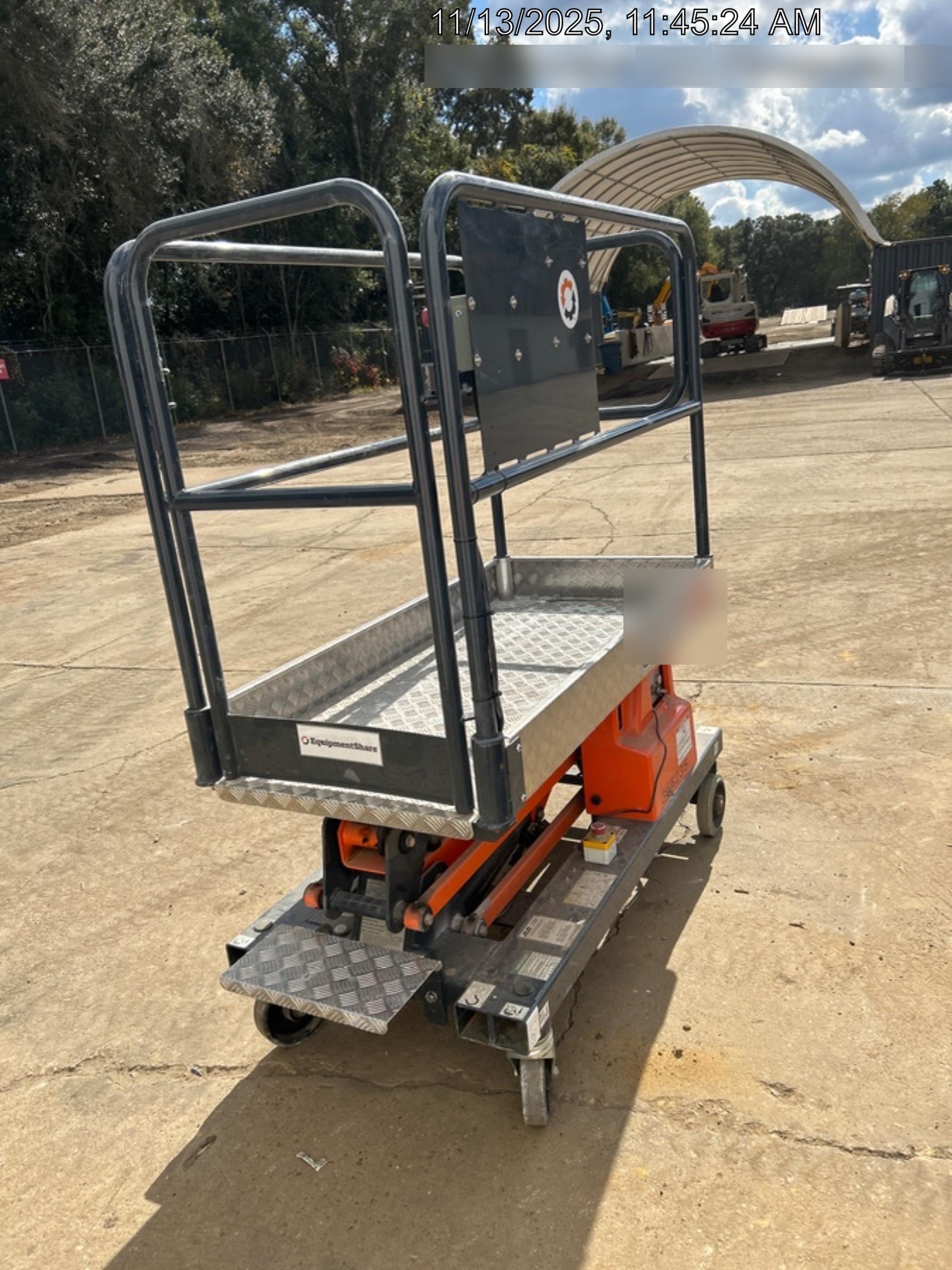 2023 JLG 1030P