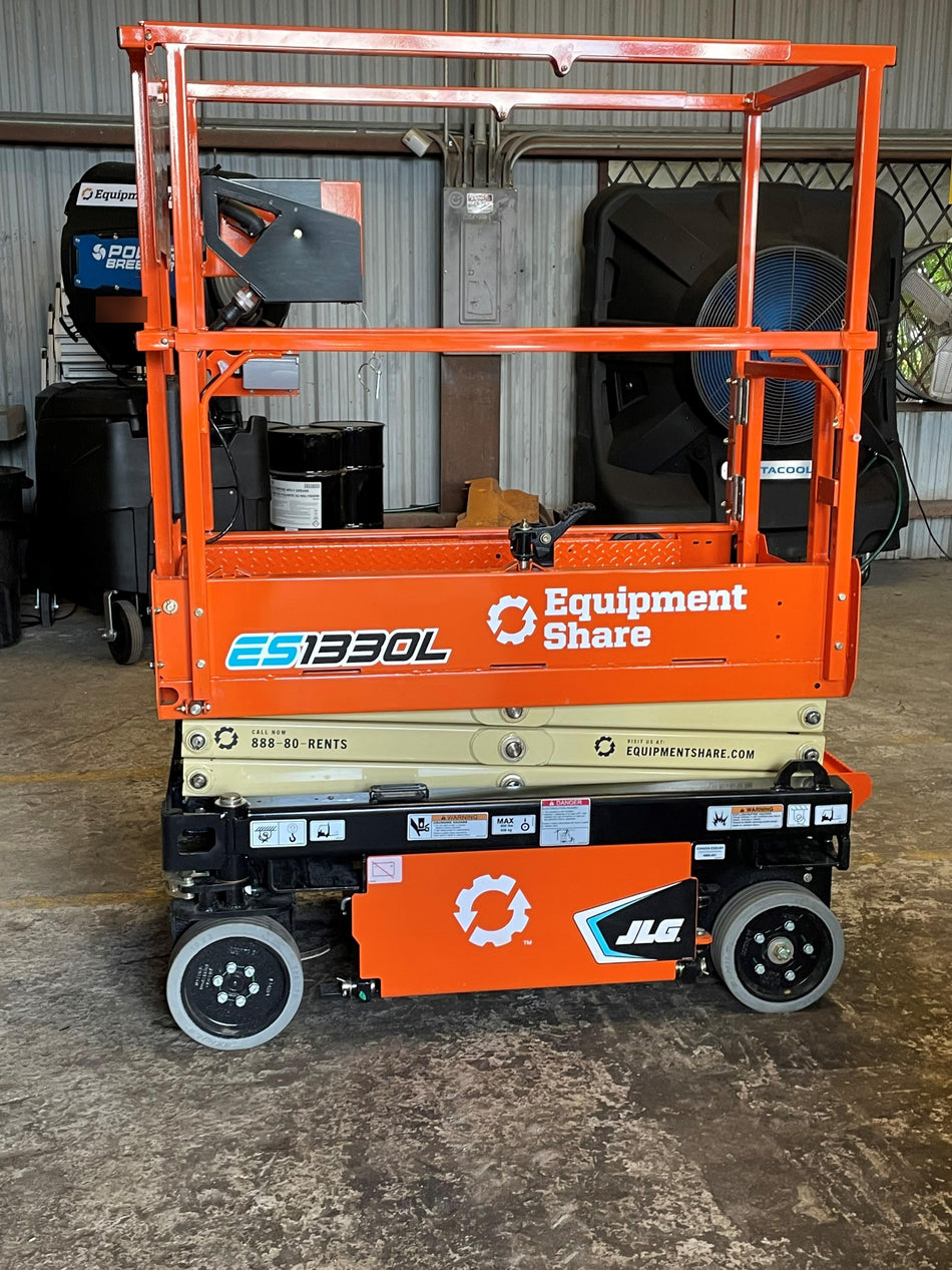 2022 JLG ES1330L