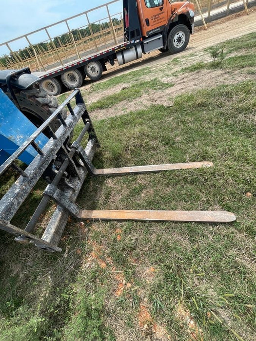 2018 Genie GTH-636 Genie GTH-636 w/Open ROPS, Solid Tires, Work Light/Beacon, 48" Carriage and Forks