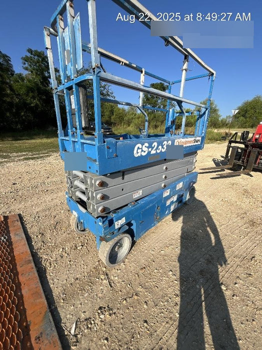 2019 Genie GS-2632 Folding rails with half height swing gate