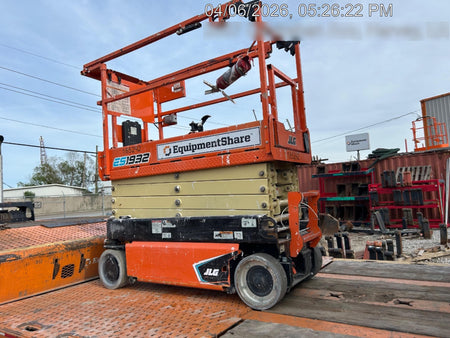 2024 JLG ES1932