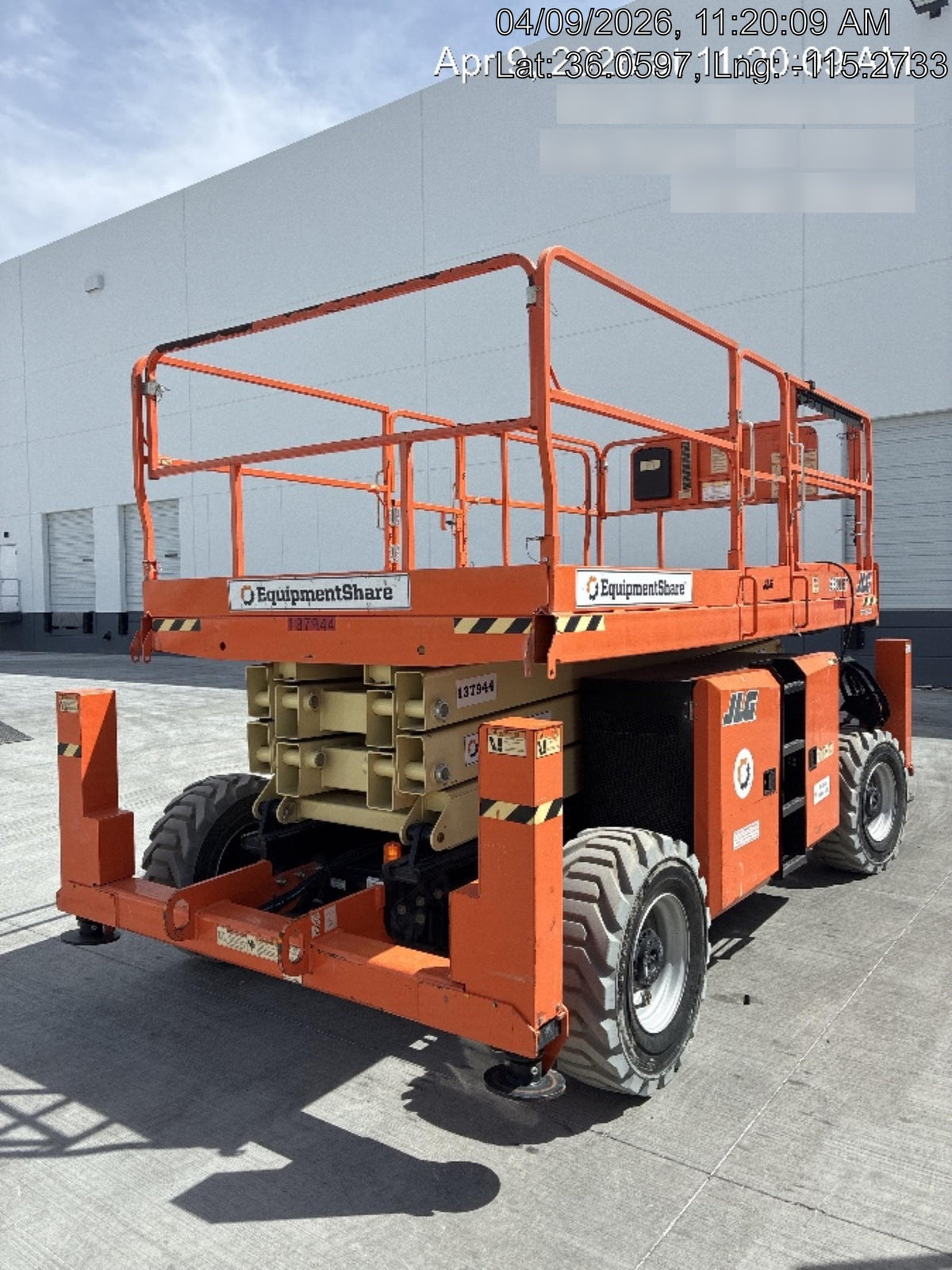 2021 JLG 330LRT