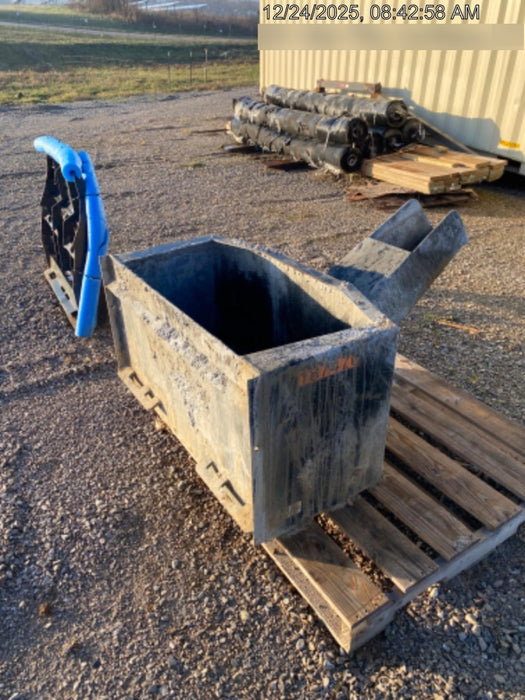 2021 BLUE DIAMOND 1/2 yd Concrete Bucket - Blue Diamond