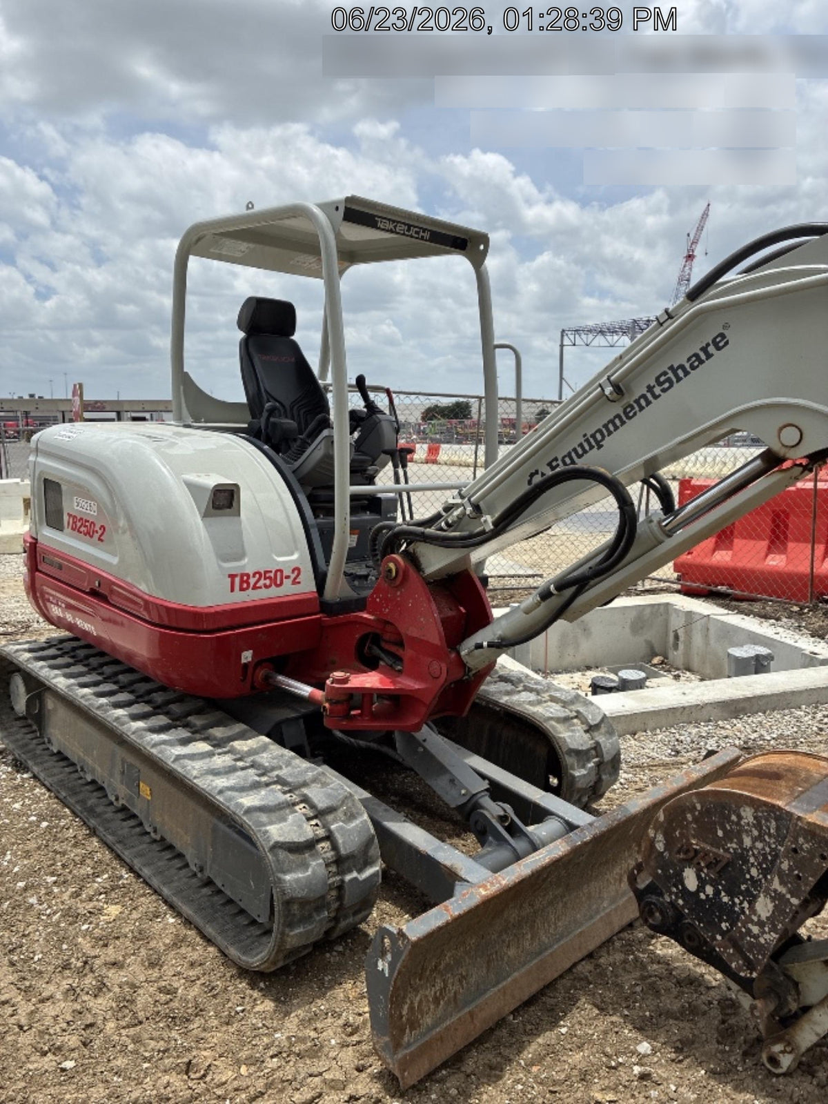 2025 TAKEUCHI TB250-2R