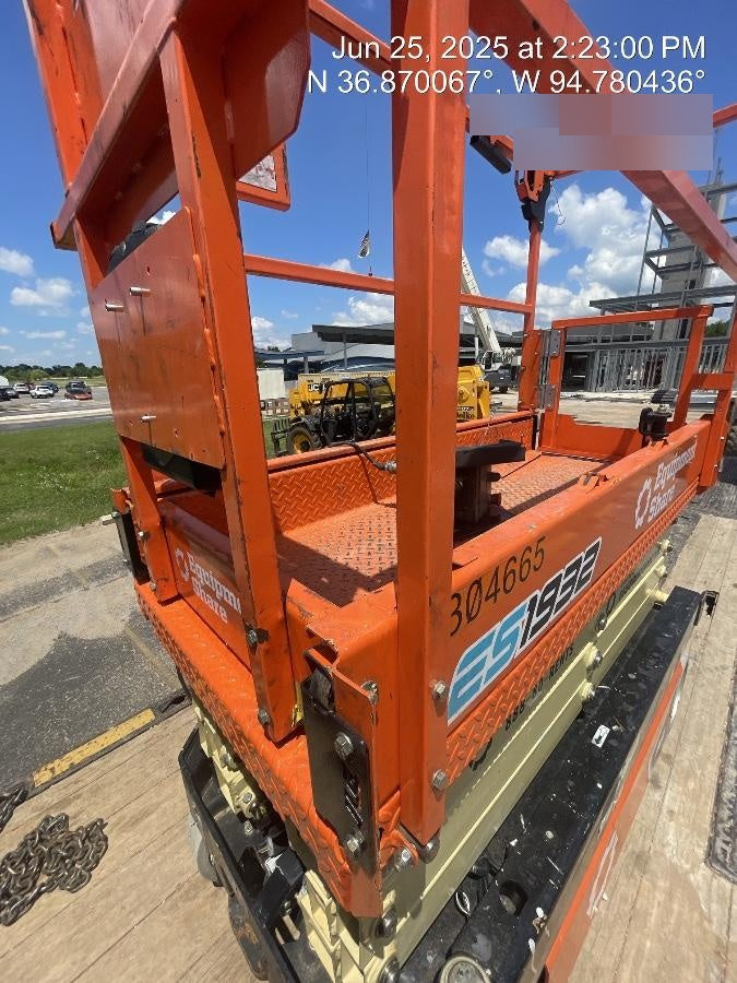 2023 JLG ES1932