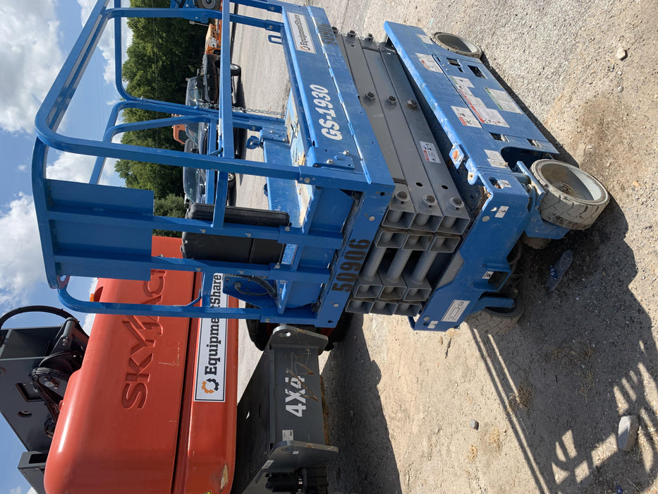 2019 Genie GS-1930 Fixed Rails with Chain Entry