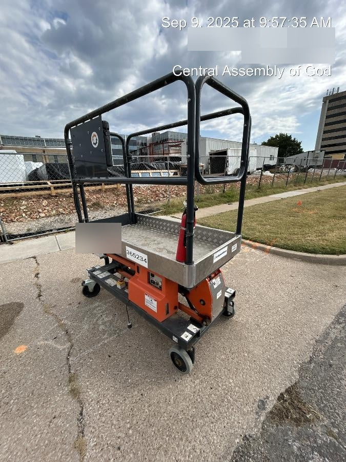 2023 JLG 1030P