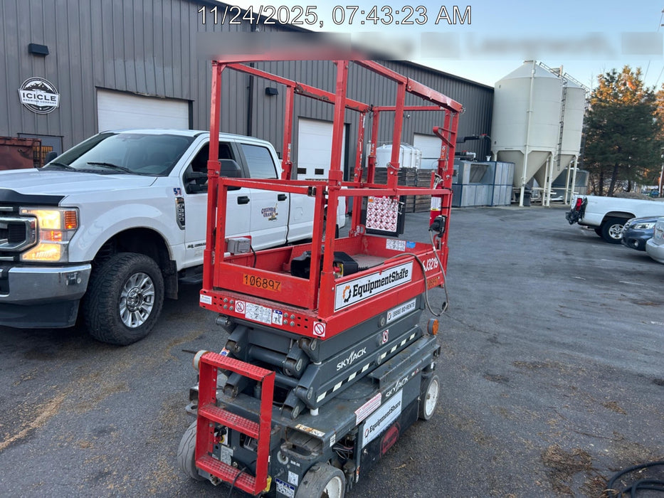 2020 Skyjack SJIII-3219 Solid NM Tires, Half height spring hinged entry gate, Dual Beacons, 800W Inverter