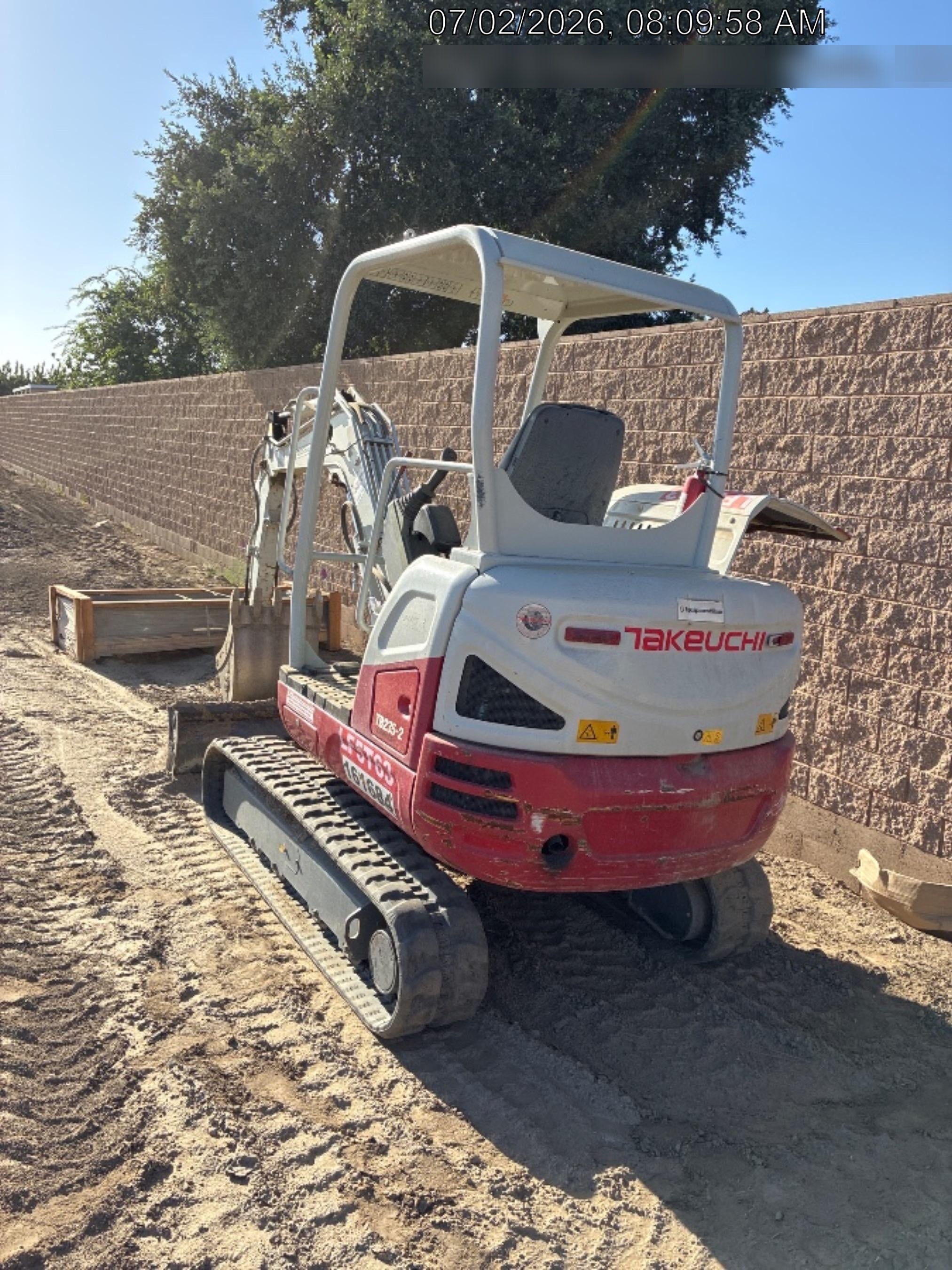 2021 TAKEUCHI TB235-2R