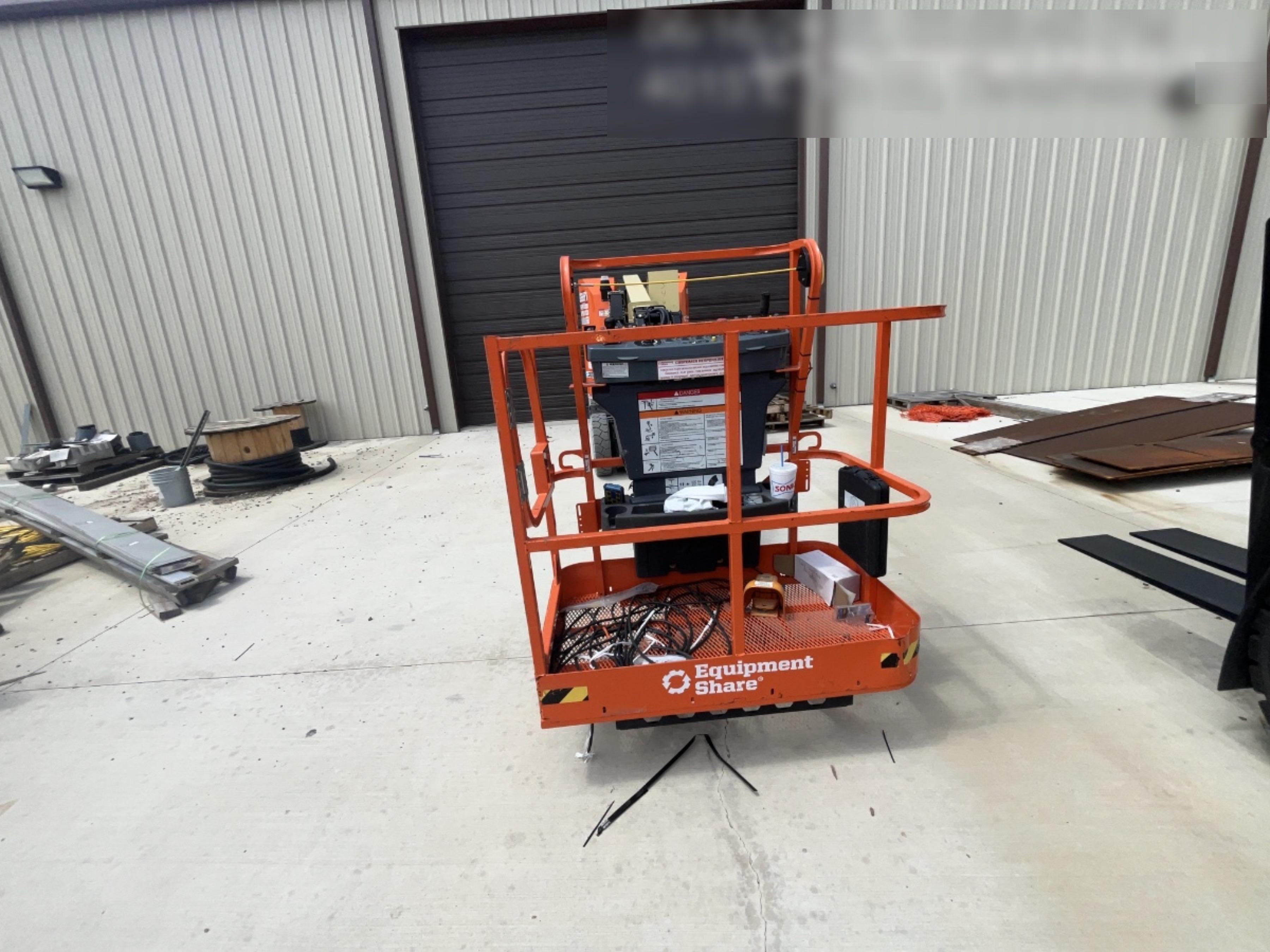 2025 JLG E300AJP