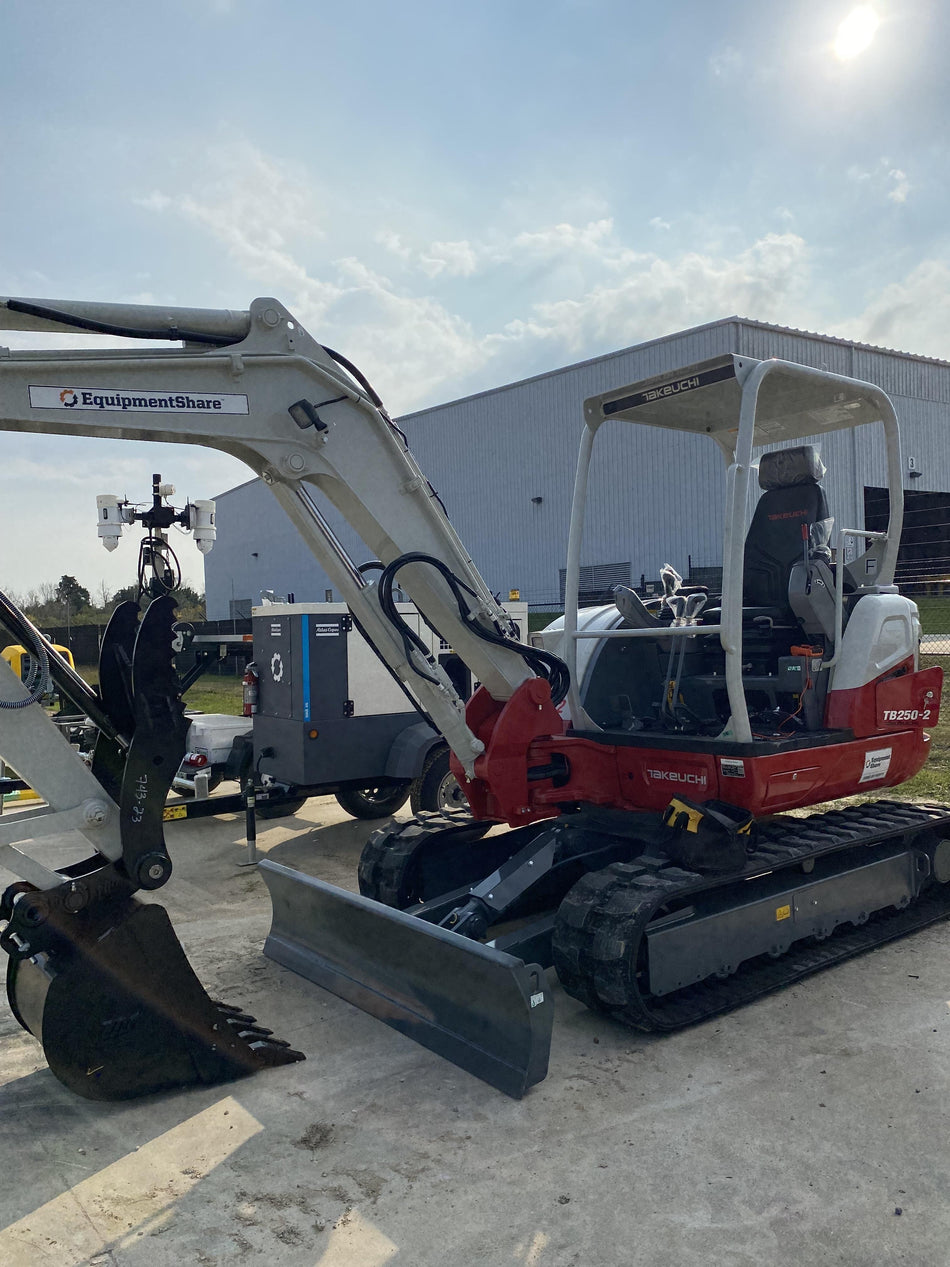 2022 TAKEUCHI TB250-2R