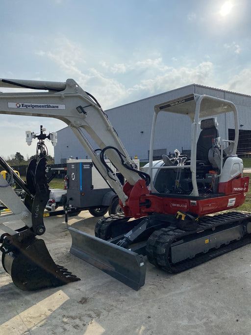 2022 Takeuchi TB250-2R Canopy, Rubber Tracks, Manual QC