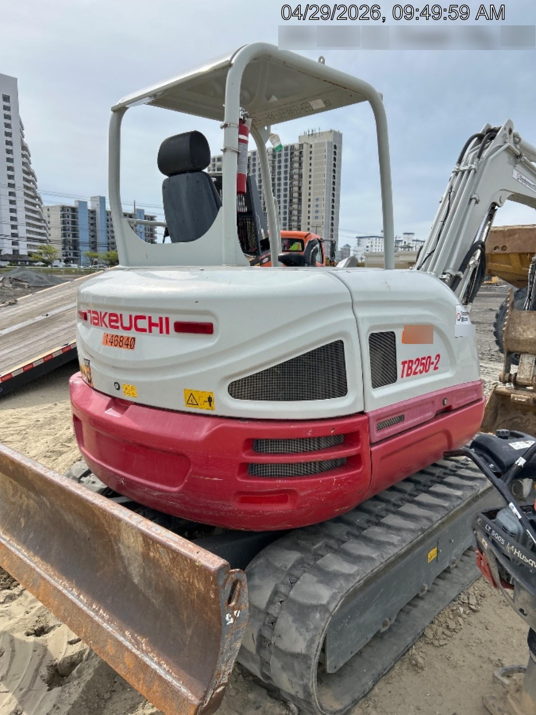 2021 TAKEUCHI TB250-2