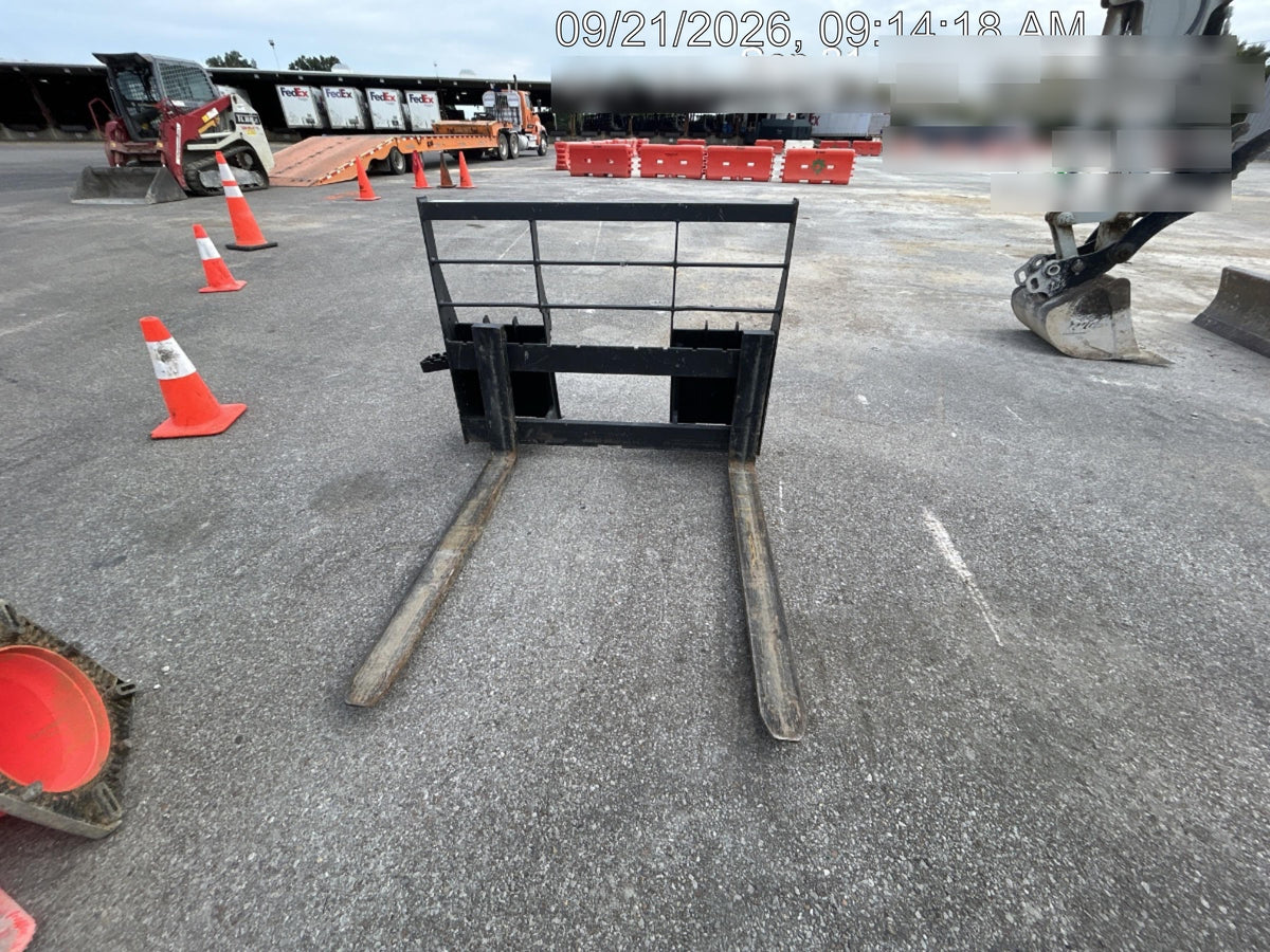 2025 ARROW MATERIAL HANDLING 72" Pallet Forks - Arrow