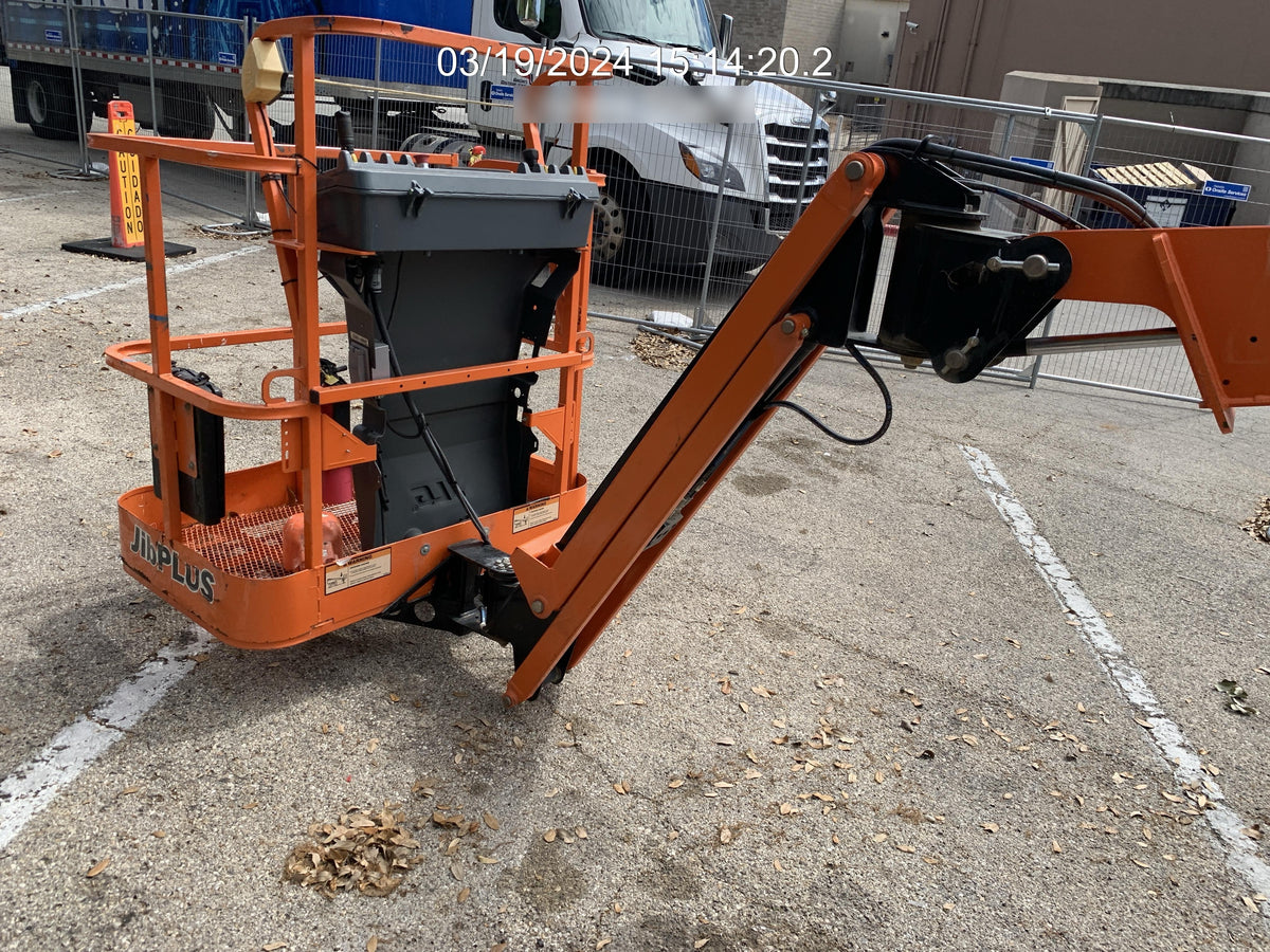 2019 JLG E300AJP