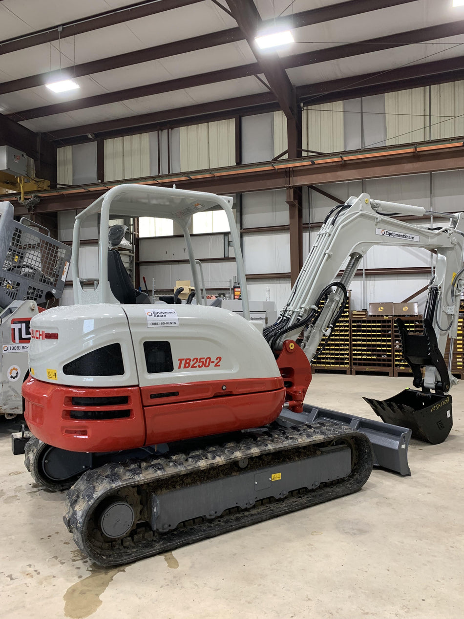 2021 TAKEUCHI TB250-2
