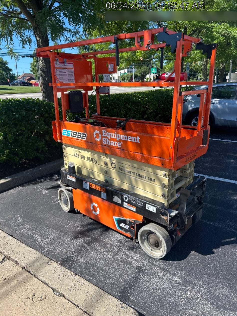 2024 JLG ES1932